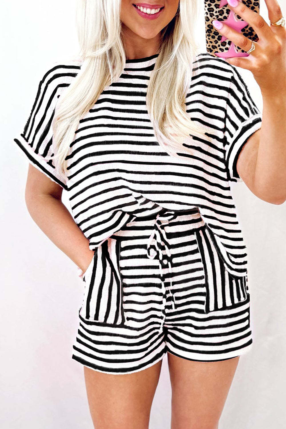 💝💝Women's Striped Set: Crew Neck Short-sleeve Pullover & Drawstring Shorts